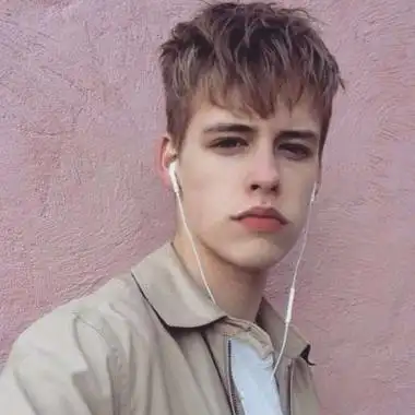 6686体育平台铜牌作者Lilah