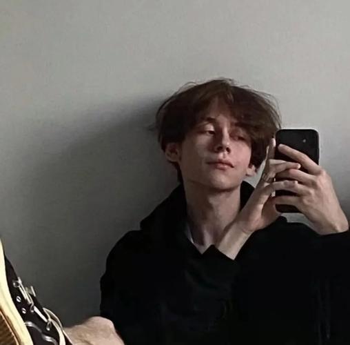 6686体育平台铁牌作者Bess