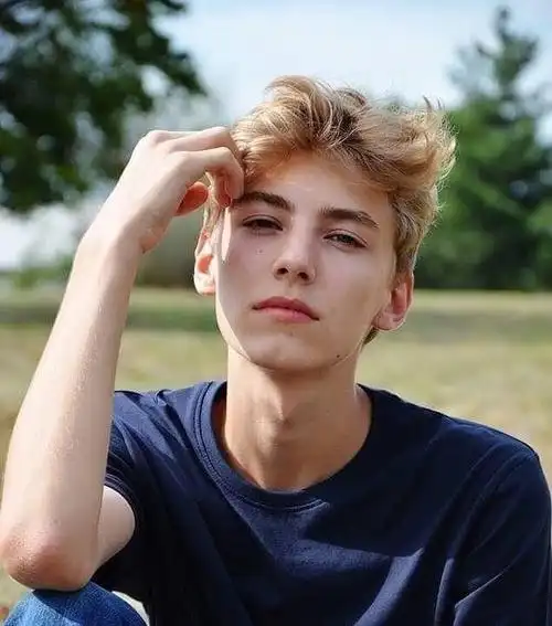 6686体育平台铁牌作者Bella