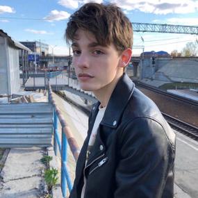 6686体育平台中级作者Zachary