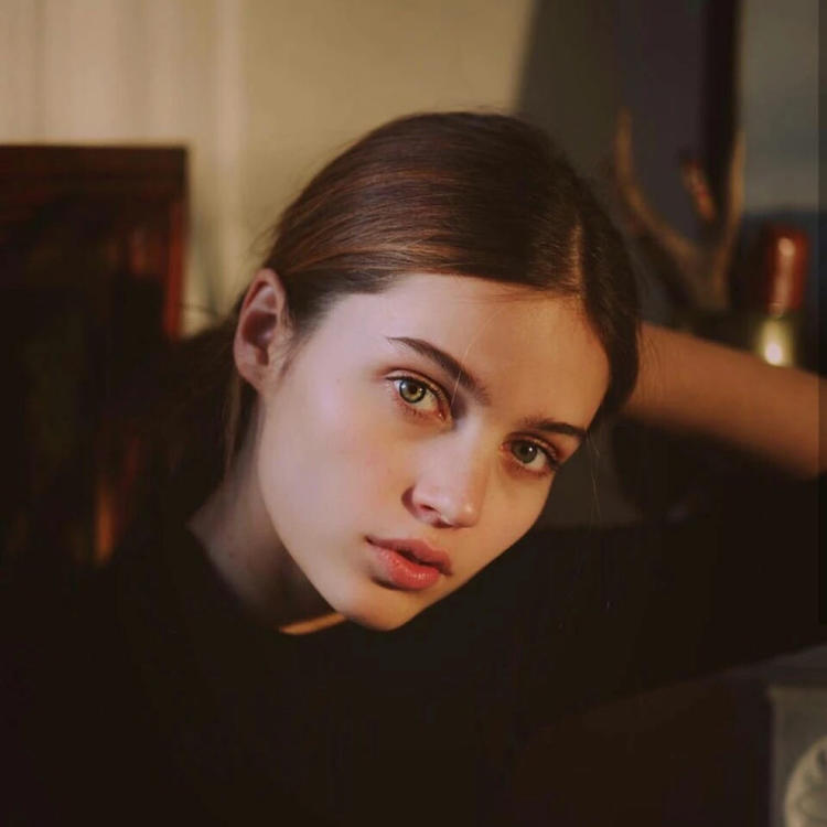 6686体育平台钻石作者Esme