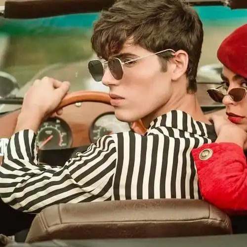 6686体育平台铁牌作者Gianna