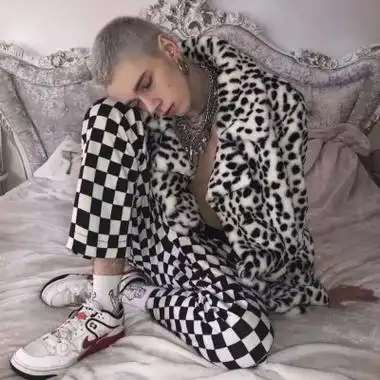 6686体育平台铁牌作者Freddie