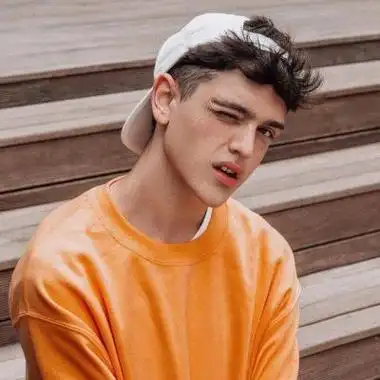 6686体育平台金牌作者Esme