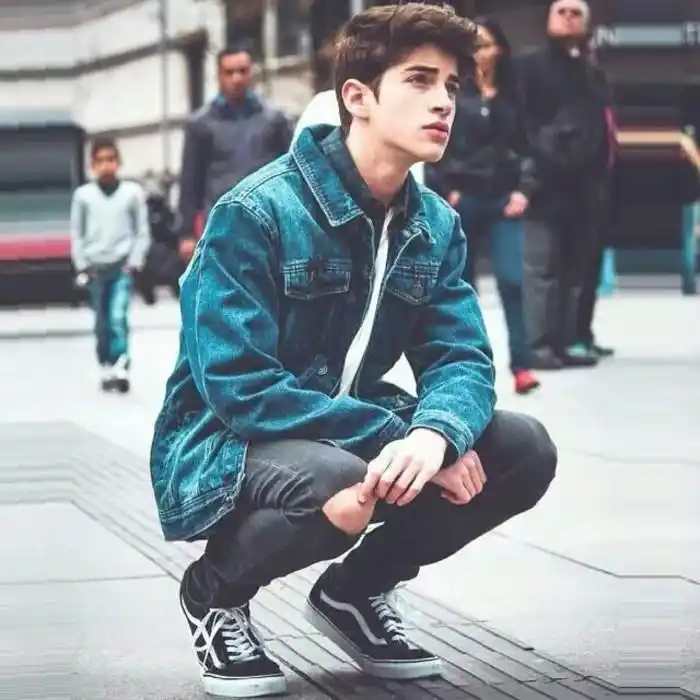 6686体育平台铁牌作者Violet