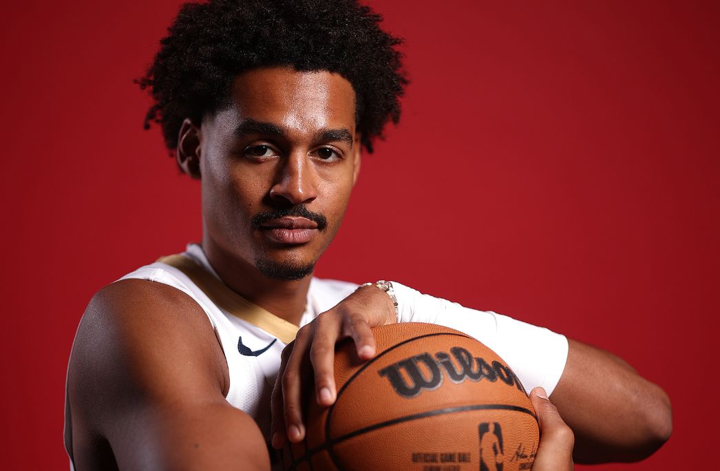 控球感均不佳！马刺三分球命中率仅为30.2%，而鹈鹕为31.3%