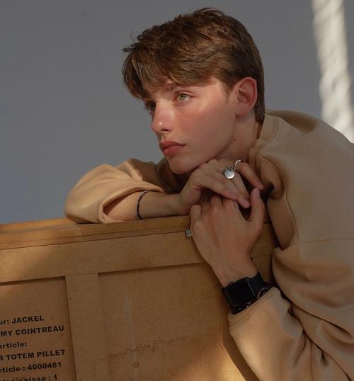 6686体育银牌作者Hunter